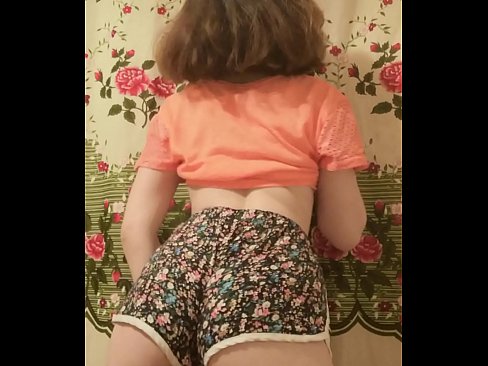 ❤️ 性感的年轻宝贝在镜头前脱下她的短裤 Sex video﹏﹏